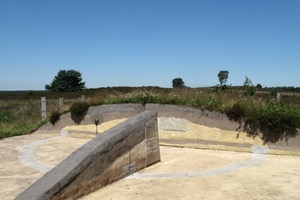 foto van de replica van een grafheuvel