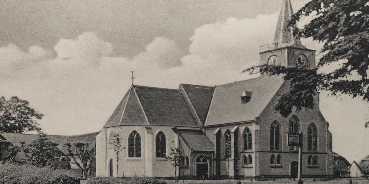 Zwart-wit afbeelding van kerk in Elspeet